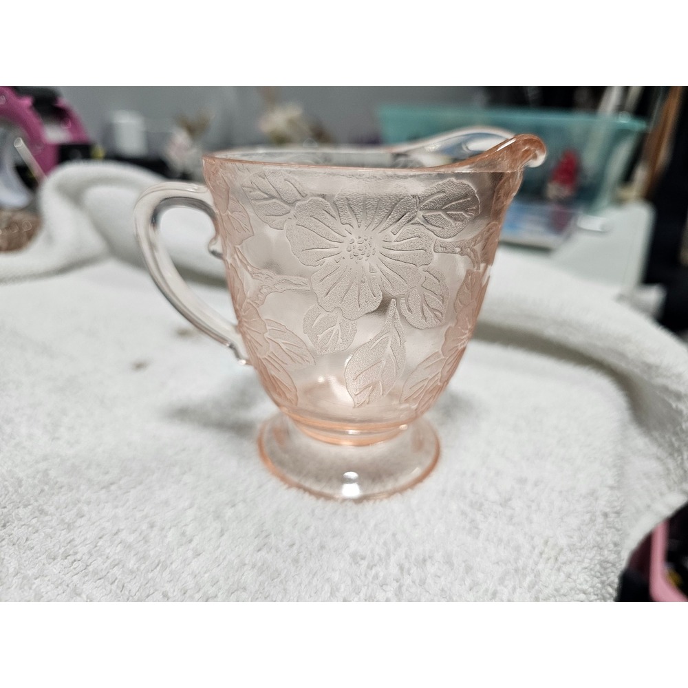 Macbeth-Evans pink depression glass creamer in the Dogwood pattern vintage rare